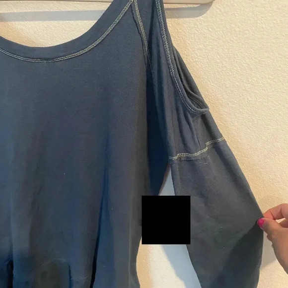 Xhilaration long sleeve cold shoulder top size Small - Picture 5 of 7